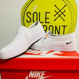 Women’s Nike Slip On size 9.5